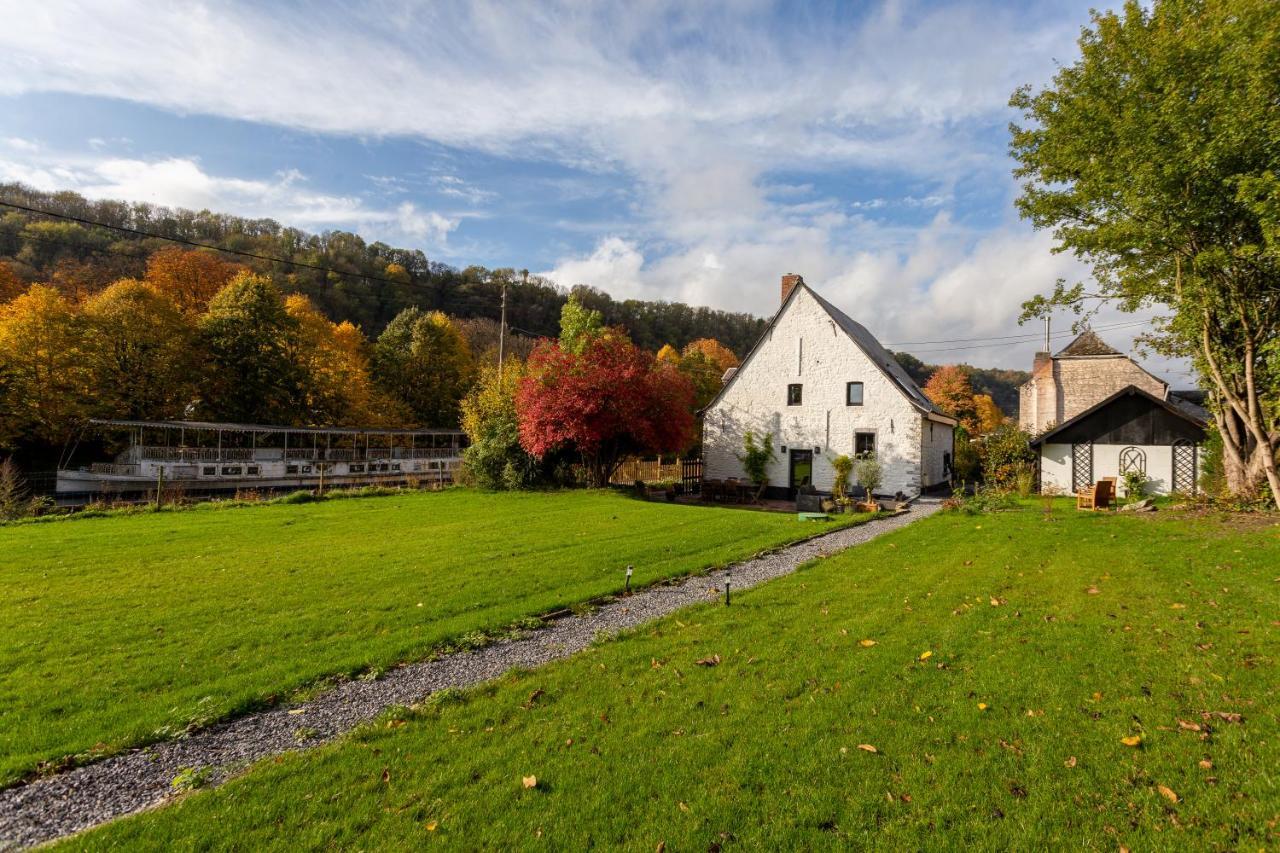 Riverside Villa *